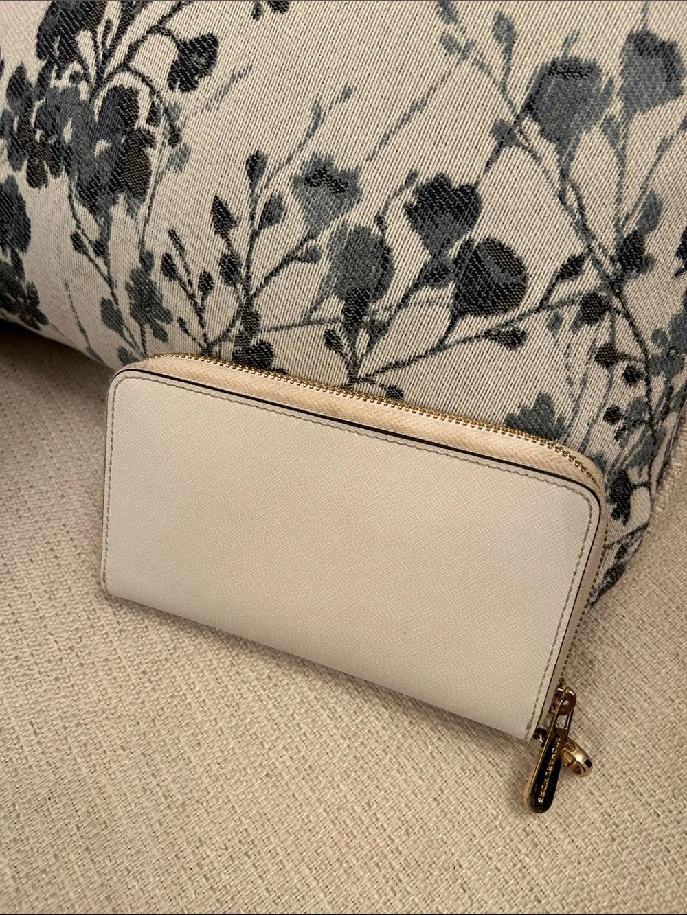 MICHAEL KORS Cream Zip-Around Wristlet